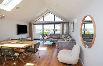 Porth Cove Holiday Home