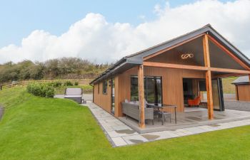 Pool View Holiday Cottage