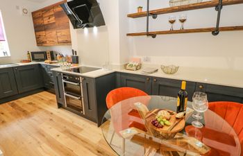 23a High Street Apartment