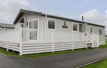 Lodge at Chichester Lakeside (2 Bed) Holiday Cottage