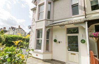 24 Cadnant Park Holiday Cottage