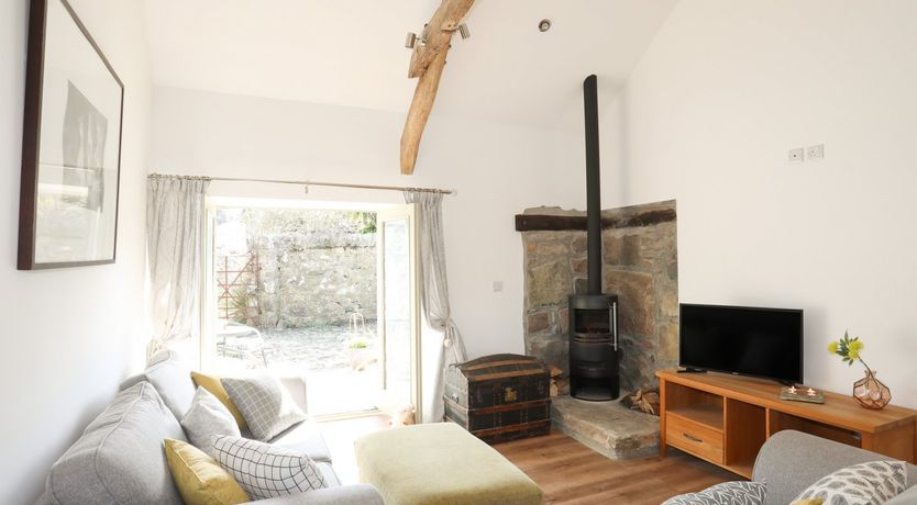 Photo of Bwthyn Gwenyn Yr Haf (Summer Bee Barns)