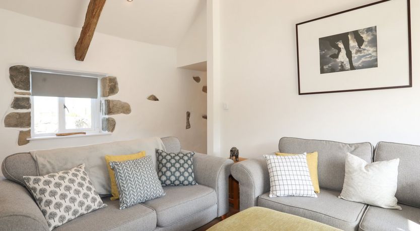 Photo of Bwthyn Gwenyn Yr Haf (Summer Bee Barns)