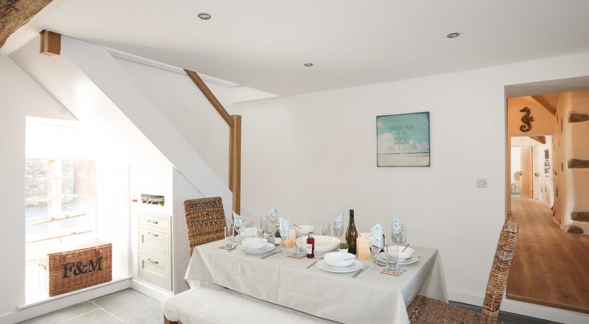 Photo of Bwthyn Gwenyn Yr Haf (Summer Bee Barns)