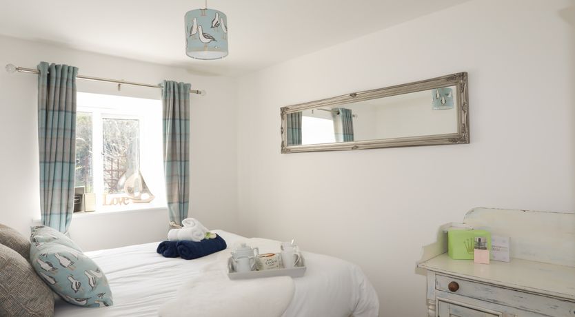 Photo of Bwthyn Gwenyn Yr Haf (Summer Bee Barns)