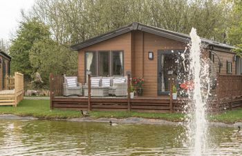 Loluke Lodge on The Lake Holiday Cottage