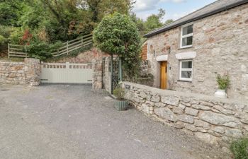 Pen Y Bont Ucha Holiday Cottage