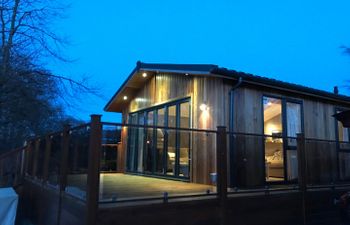 Loubi's Lakeside Lodge Holiday Cottage