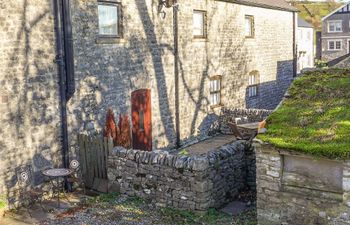 2 Primitive Mews Holiday Cottage