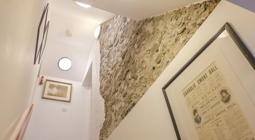 Photo of 2 Primitive Mews