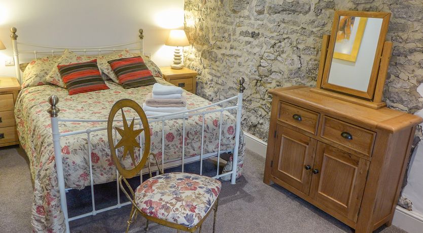 Photo of 2 Primitive Mews