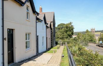 4 The Cloisters Holiday Cottage