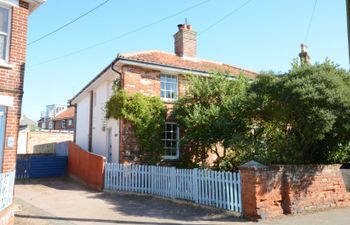 Pebble Beach Cottage, Aldeburgh Holiday Cottage