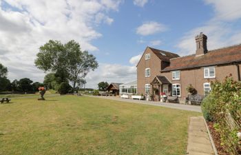 Far Coley Farm and Kilnhurst Log Cabin Holiday Cottage