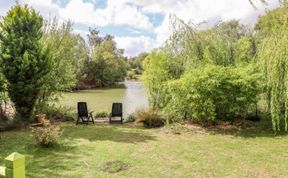 Photo of Lakeside Lodge Retreat