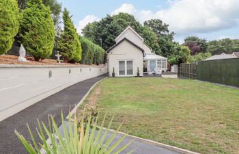 Hallstead Holiday Cottage