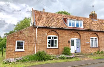 1 Tunns Cottages, Rushmere, nr Beccles Holiday Cottage