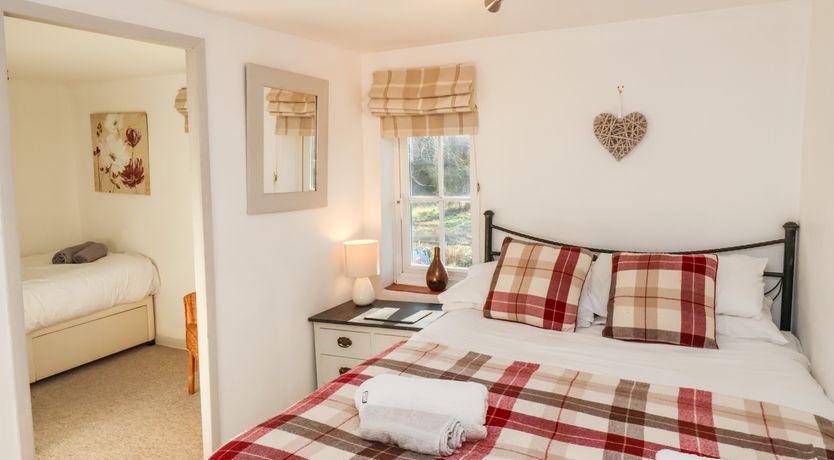 Photo of 2 Greensleeves