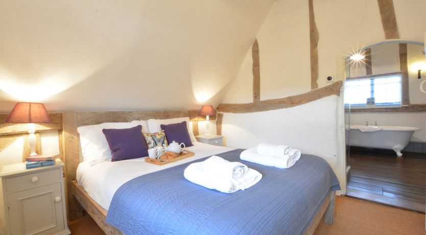 Photo of The Cross Wing, High Ash Farm