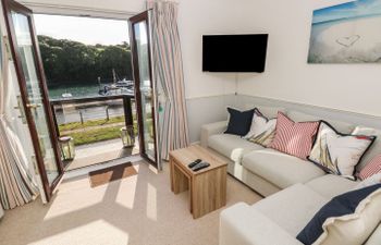 Yacht Haven View Holiday Cottage