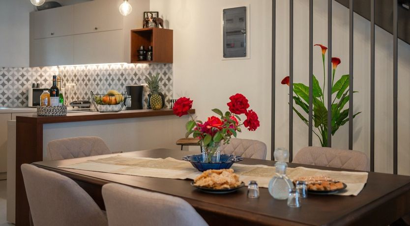 Photo of The Pretty Peacock