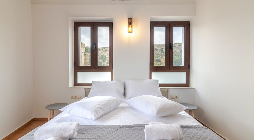 Photo of The Pretty Peacock