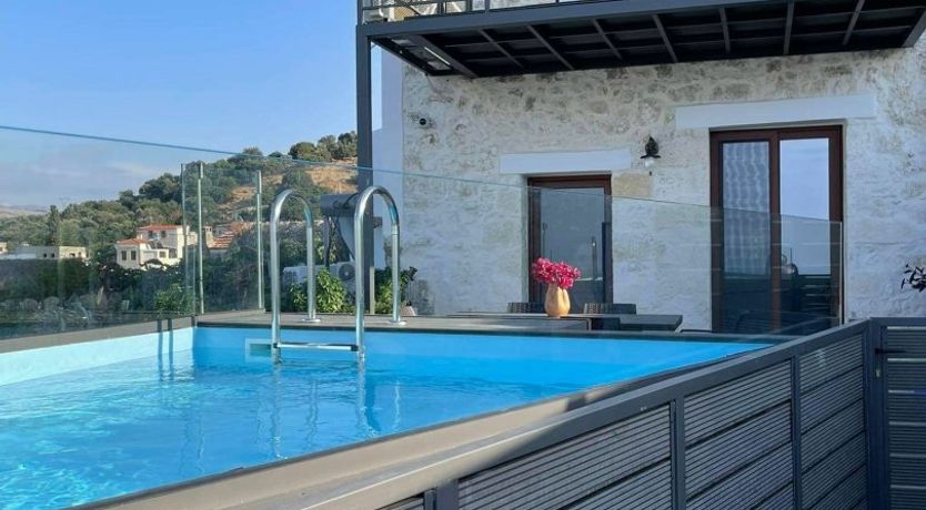 Photo of The Pretty Peacock