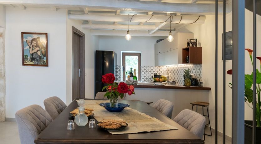 Photo of The Pretty Peacock