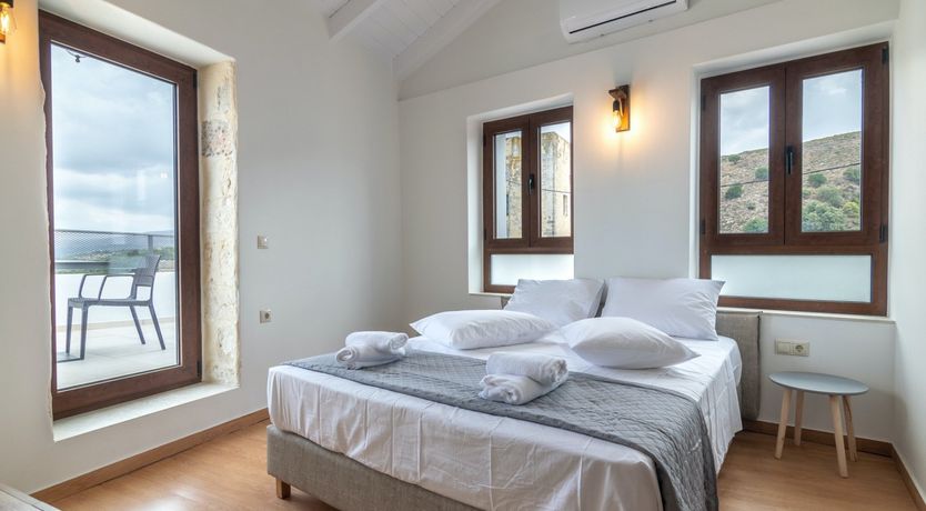 Photo of The Pretty Peacock