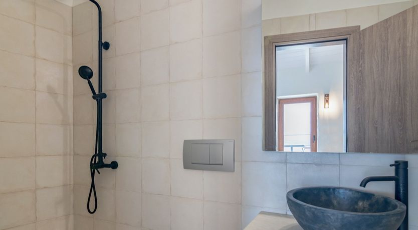 Photo of The Pretty Peacock