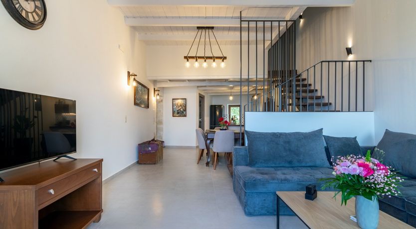 Photo of The Pretty Peacock