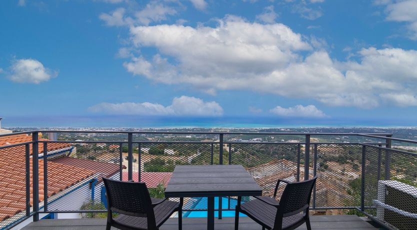 Photo of The Pretty Peacock