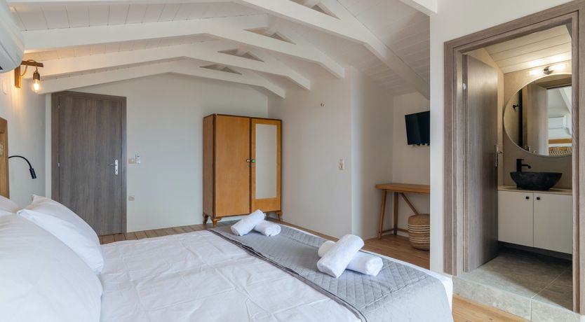 Photo of The Pretty Peacock