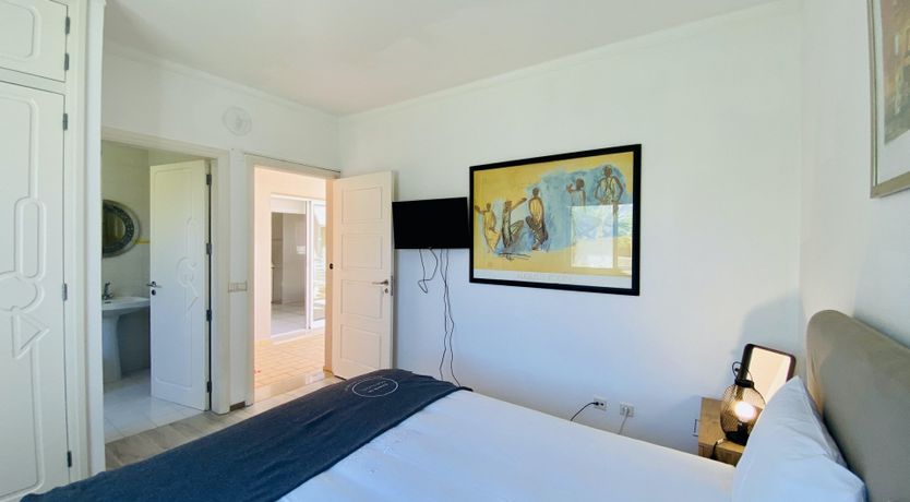 Photo of Seventies Vibes & Bougainvillea