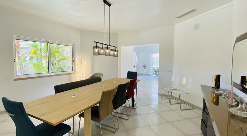 Photo of Seventies Vibes & Bougainvillea