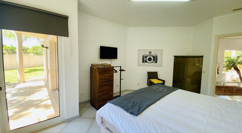 Photo of Seventies Vibes & Bougainvillea