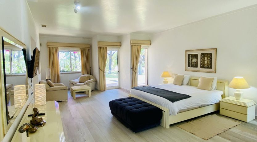 Photo of Seventies Vibes & Bougainvillea