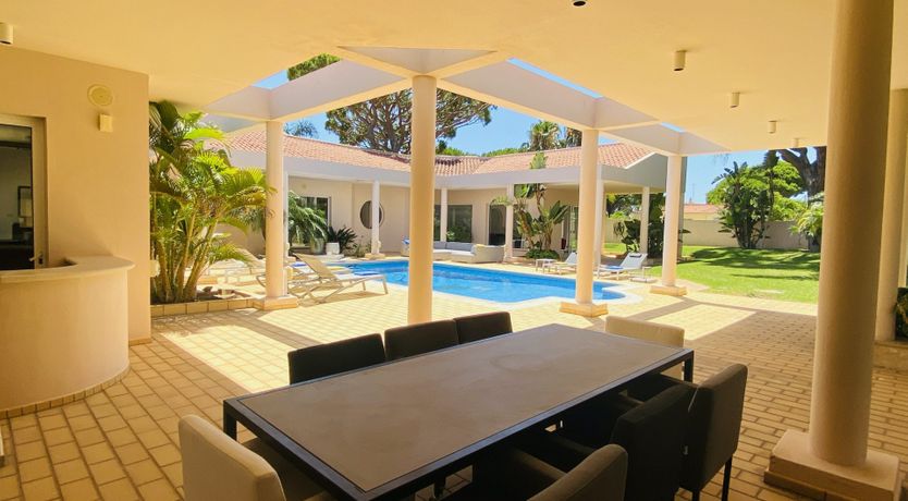 Photo of Seventies Vibes & Bougainvillea