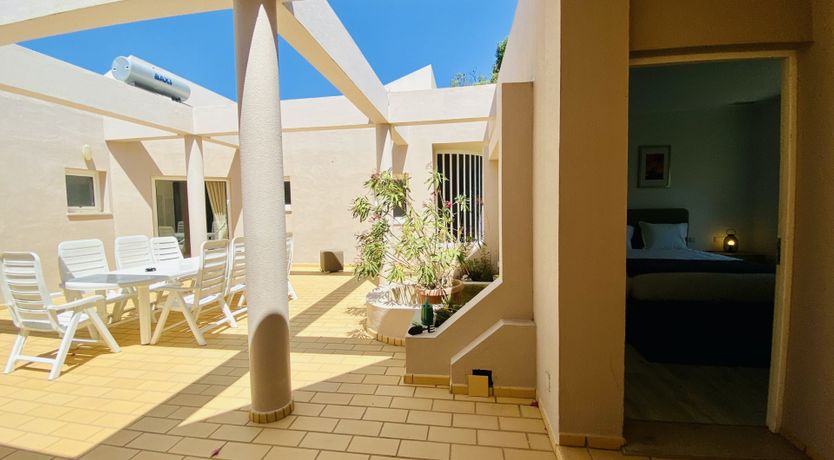 Photo of Seventies Vibes & Bougainvillea