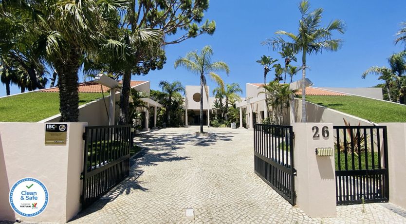 Photo of Seventies Vibes & Bougainvillea