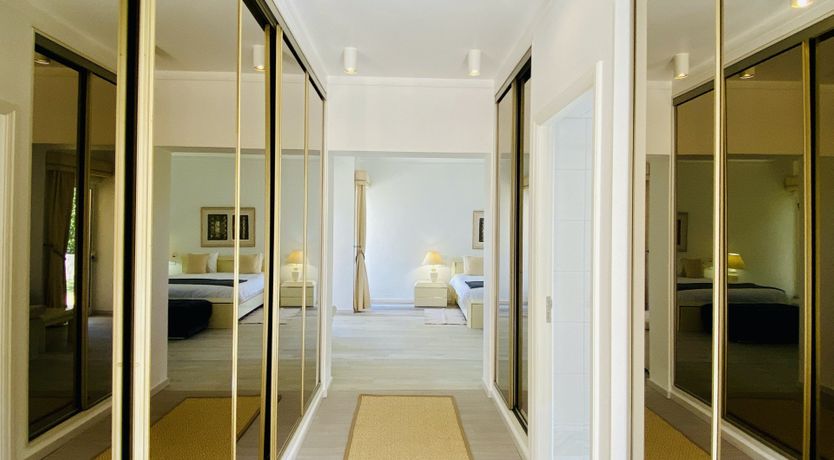 Photo of Seventies Vibes & Bougainvillea