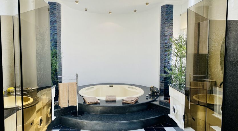 Photo of Seventies Vibes & Bougainvillea