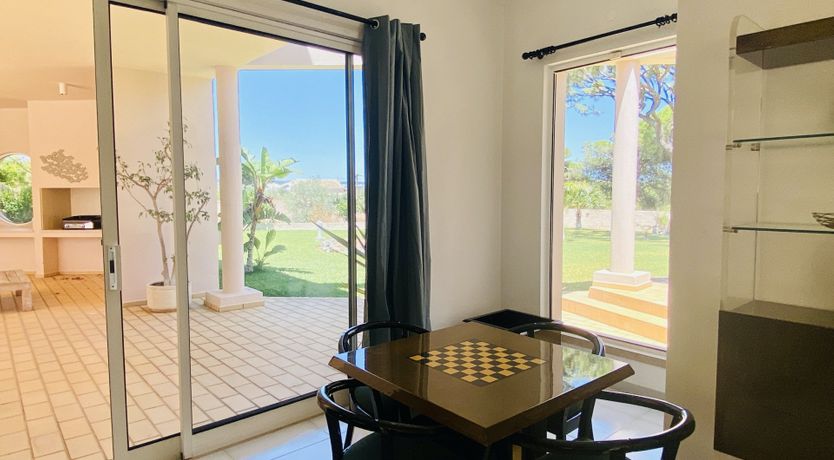 Photo of Seventies Vibes & Bougainvillea