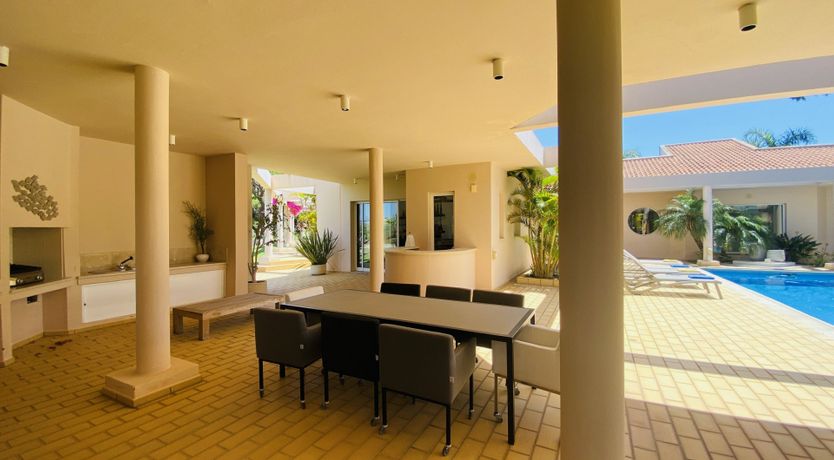 Photo of Seventies Vibes & Bougainvillea