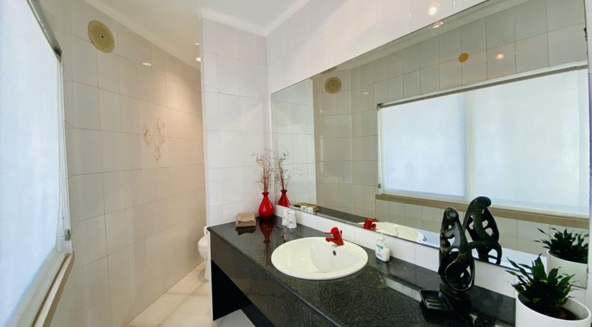 Photo of Seventies Vibes & Bougainvillea