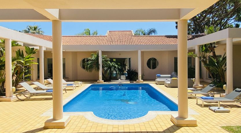 Photo of Seventies Vibes & Bougainvillea