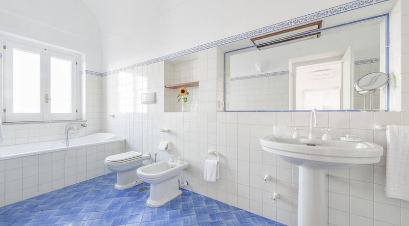 Photo of Arch Above the Sea