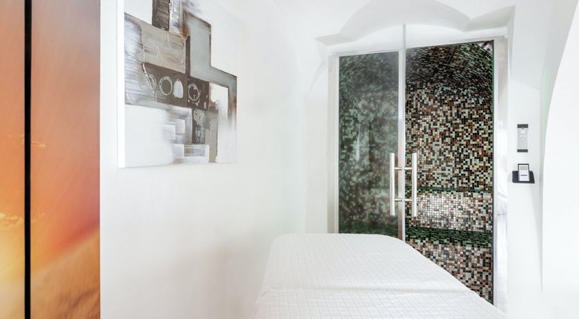 Photo of Arch Above the Sea