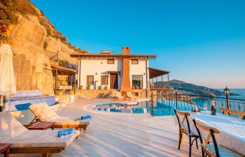 Olive Tree Sunset Holiday Home