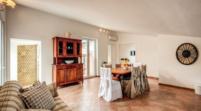 Photo of Pink House Hill